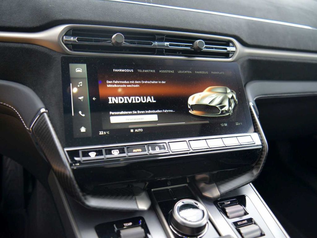 Aston Martin Vanquish 2025