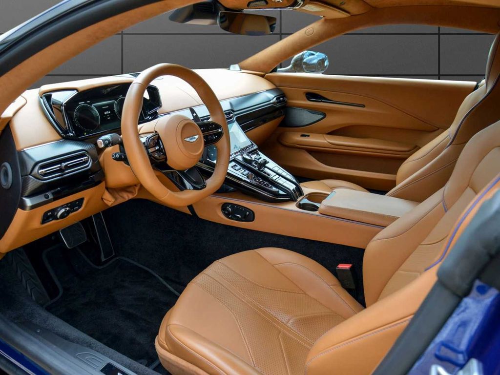 Aston Martin V8 Vantage 2024