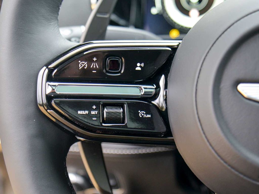 Aston Martin Vanquish 2025