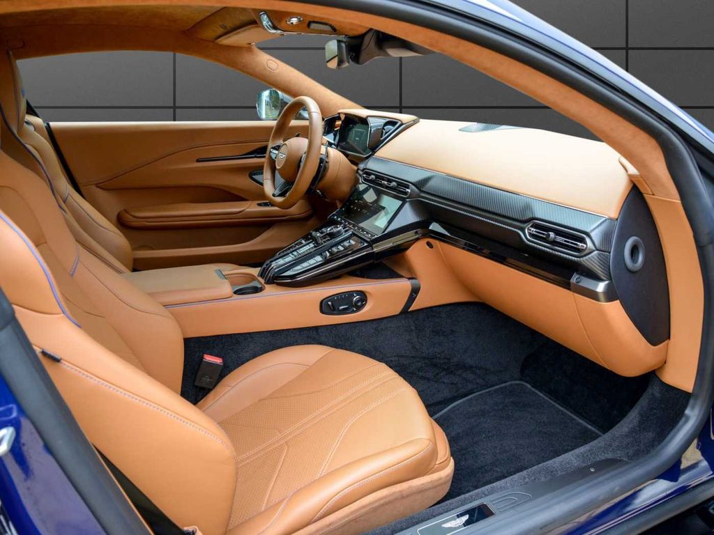 Aston Martin V8 Vantage 2024