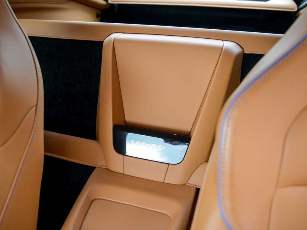 Aston Martin V8 Vantage 2024