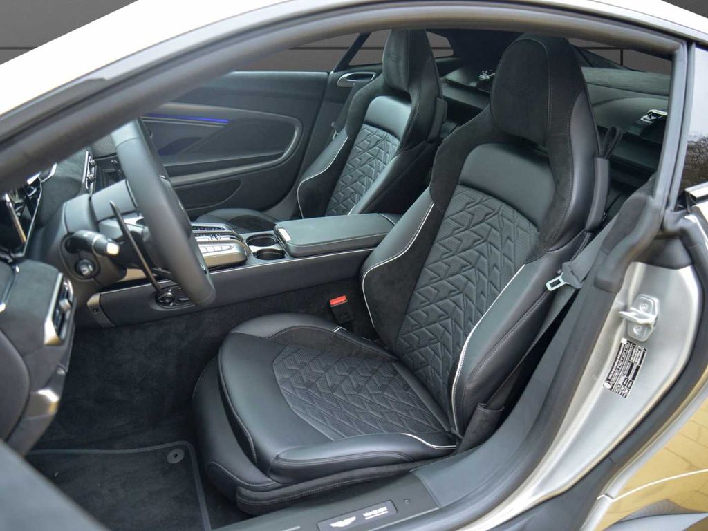 Aston Martin Vanquish 2025