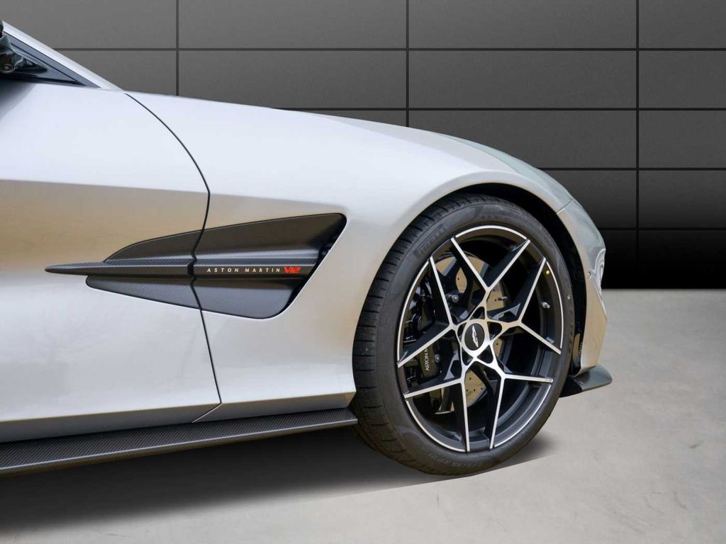 Aston Martin Vanquish 2025