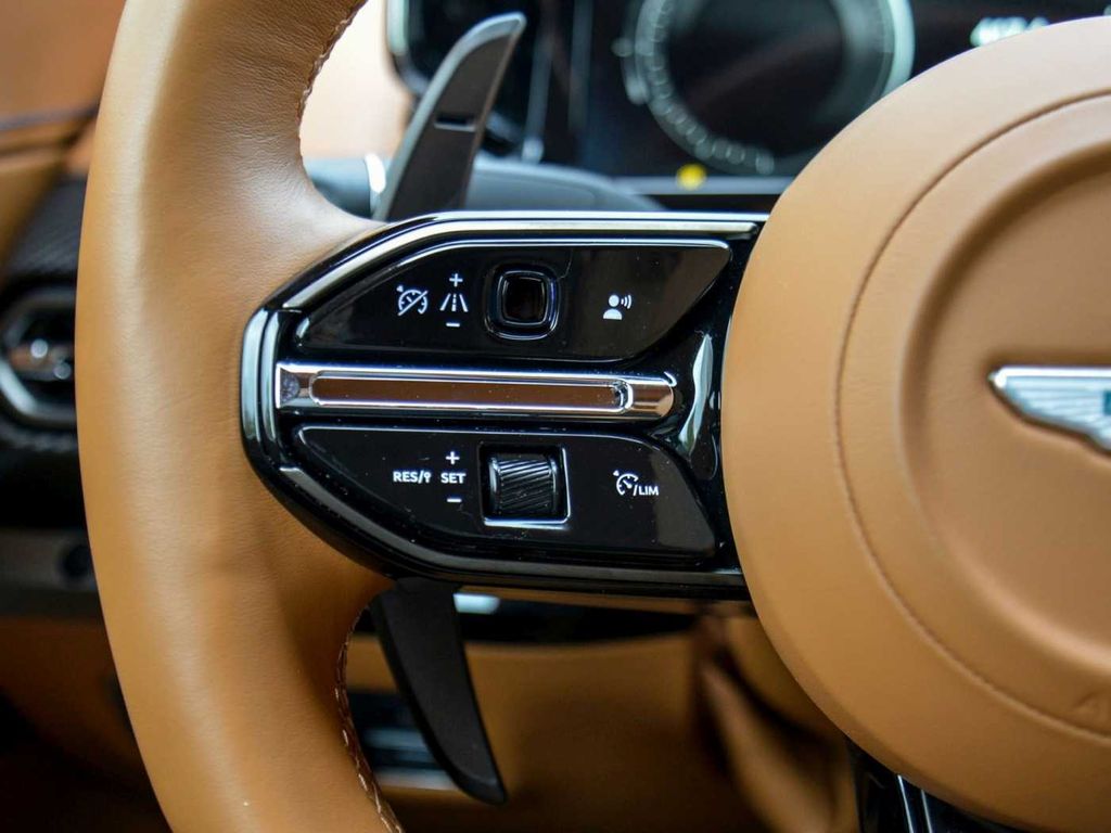 Aston Martin V8 Vantage 2024