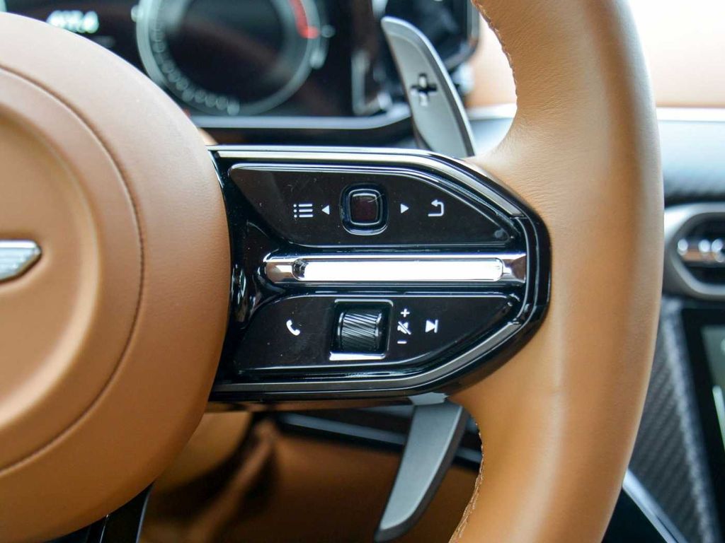 Aston Martin V8 Vantage 2024