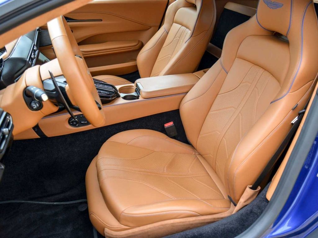 Aston Martin V8 Vantage 2024