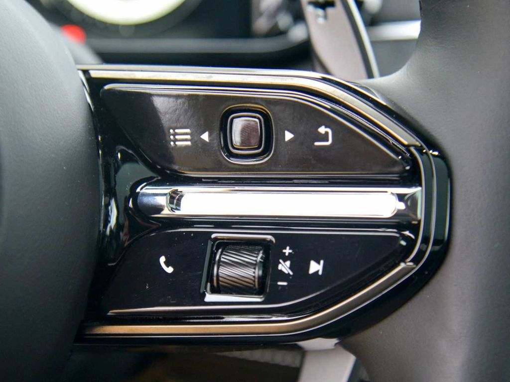 Aston Martin Vanquish 2025