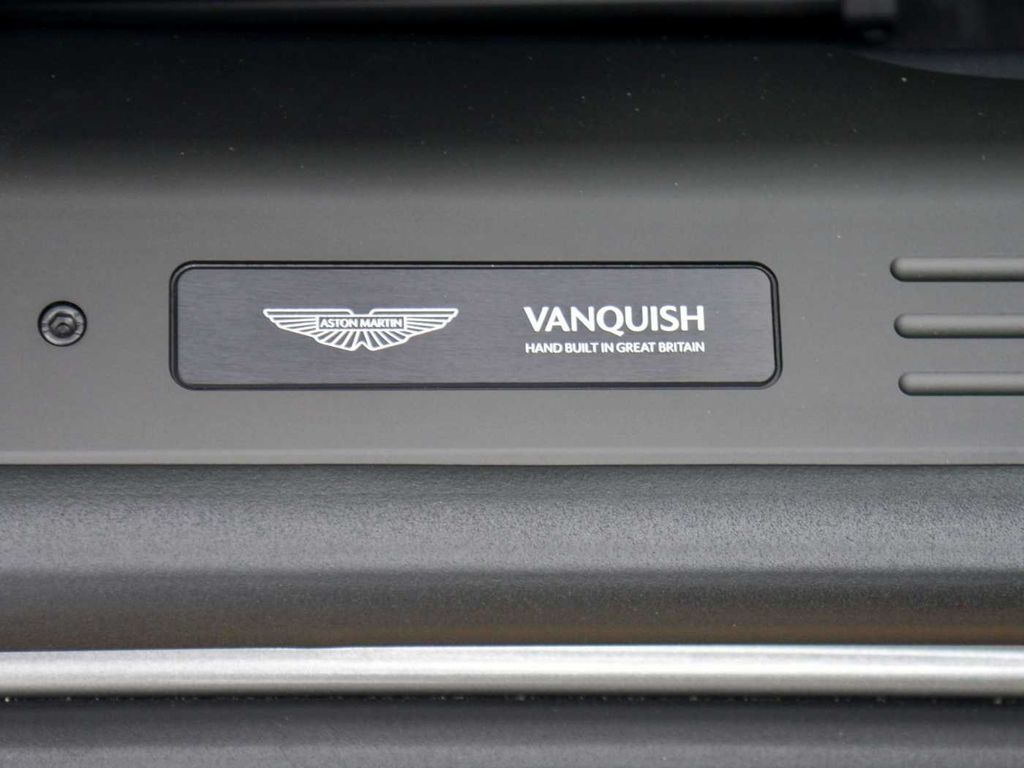 Aston Martin Vanquish 2025