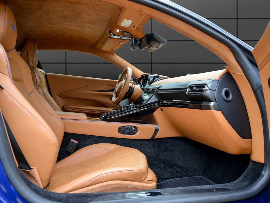 Aston Martin V8 Vantage 2024