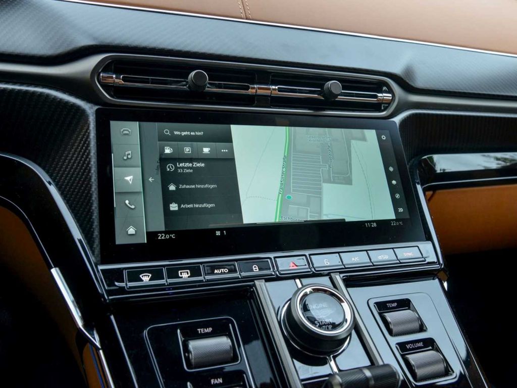 Aston Martin V8 Vantage 2024