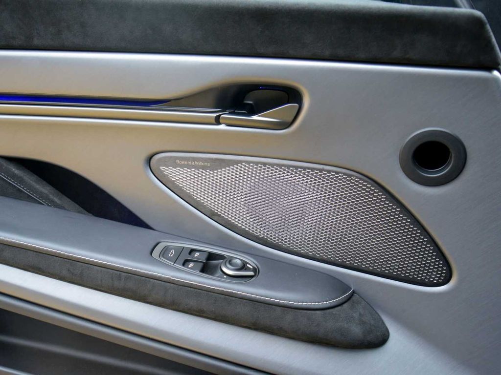 Aston Martin Vanquish 2025