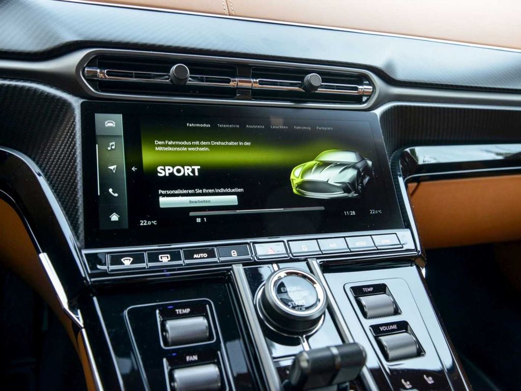 Aston Martin V8 Vantage 2024