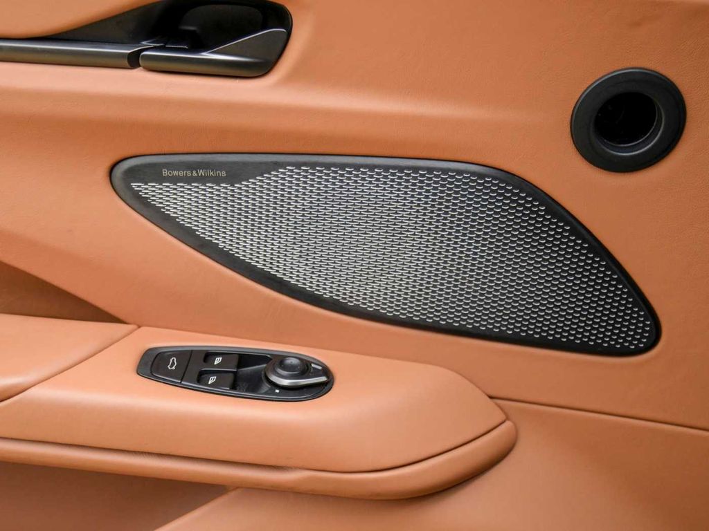 Aston Martin V8 Vantage 2024