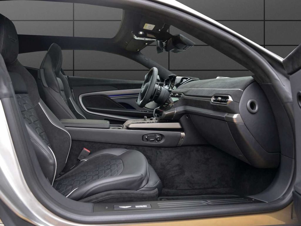 Aston Martin Vanquish 2025