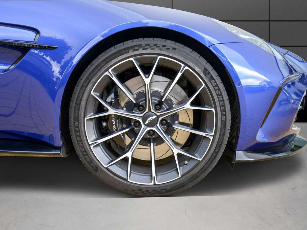 Aston Martin V8 Vantage 2024