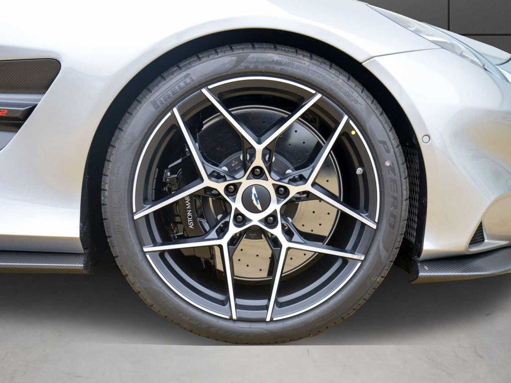 Aston Martin Vanquish 2025