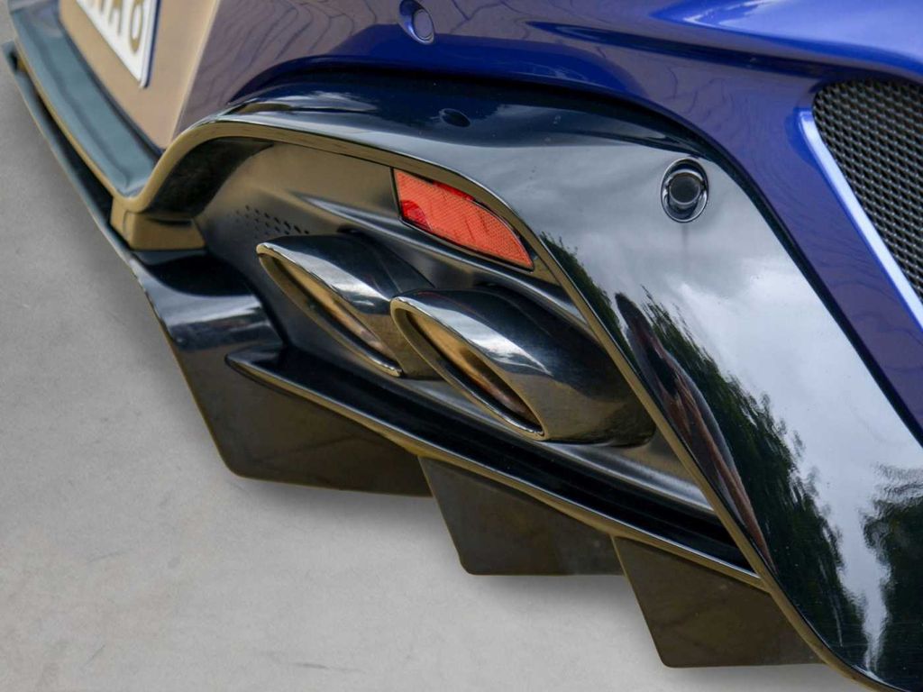 Aston Martin V8 Vantage 2024