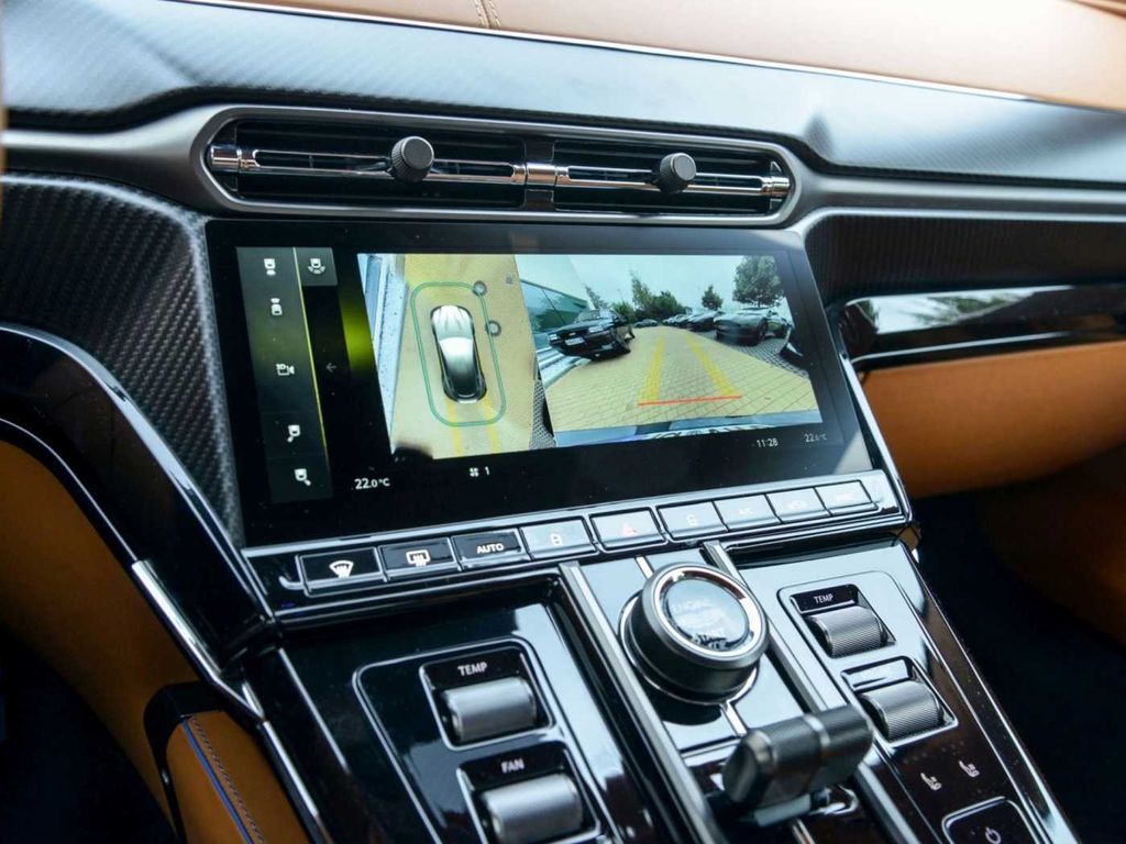 Aston Martin V8 Vantage 2024