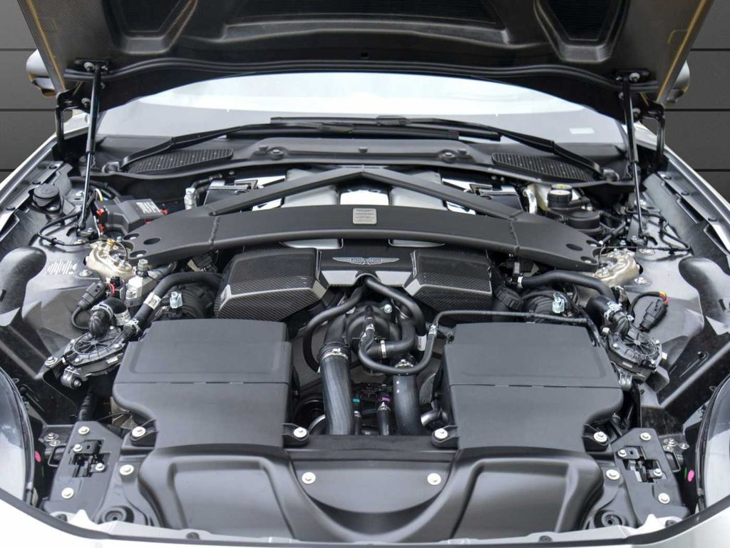 Aston Martin Vanquish 2025