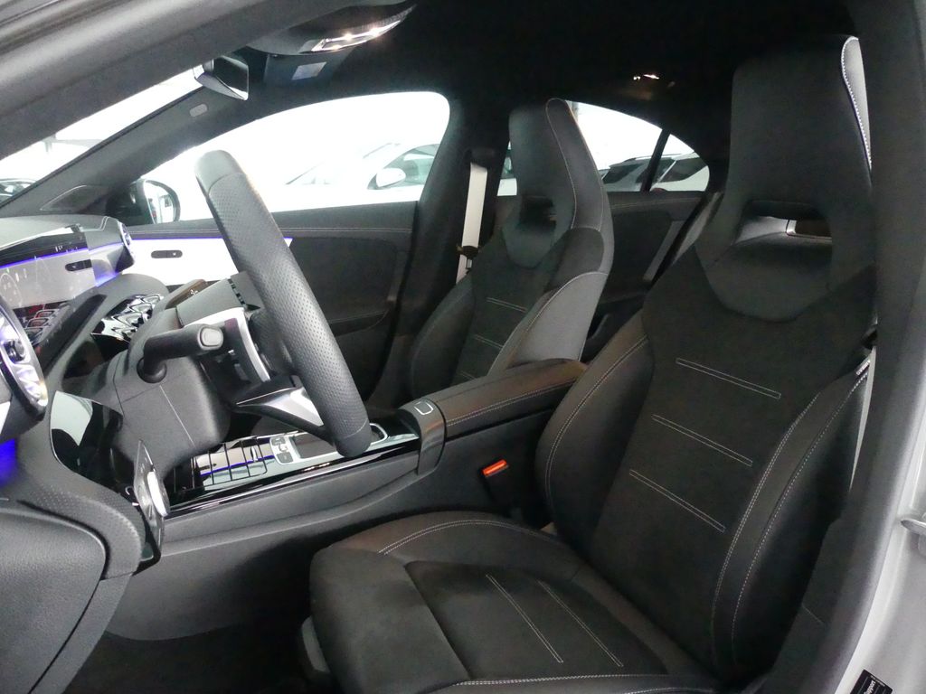 Mercedes-Benz CLA 200 2025