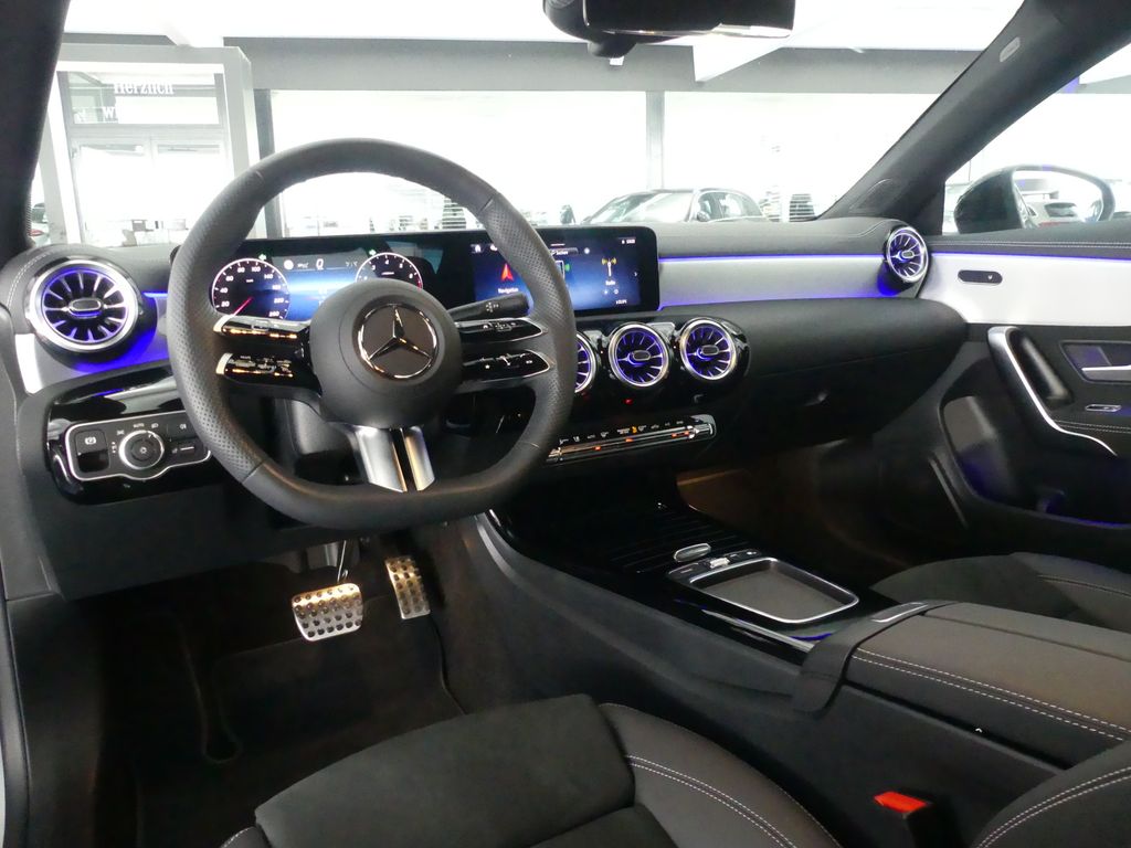 Mercedes-Benz CLA 200 2025