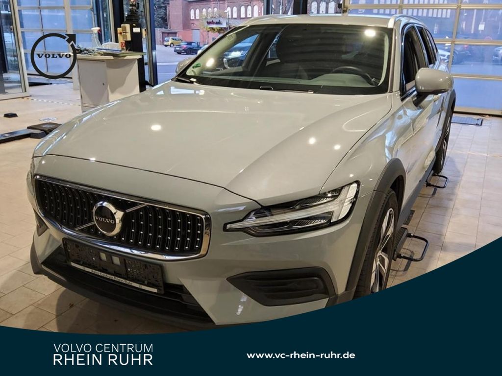 Volvo V60 Cross Country 2023