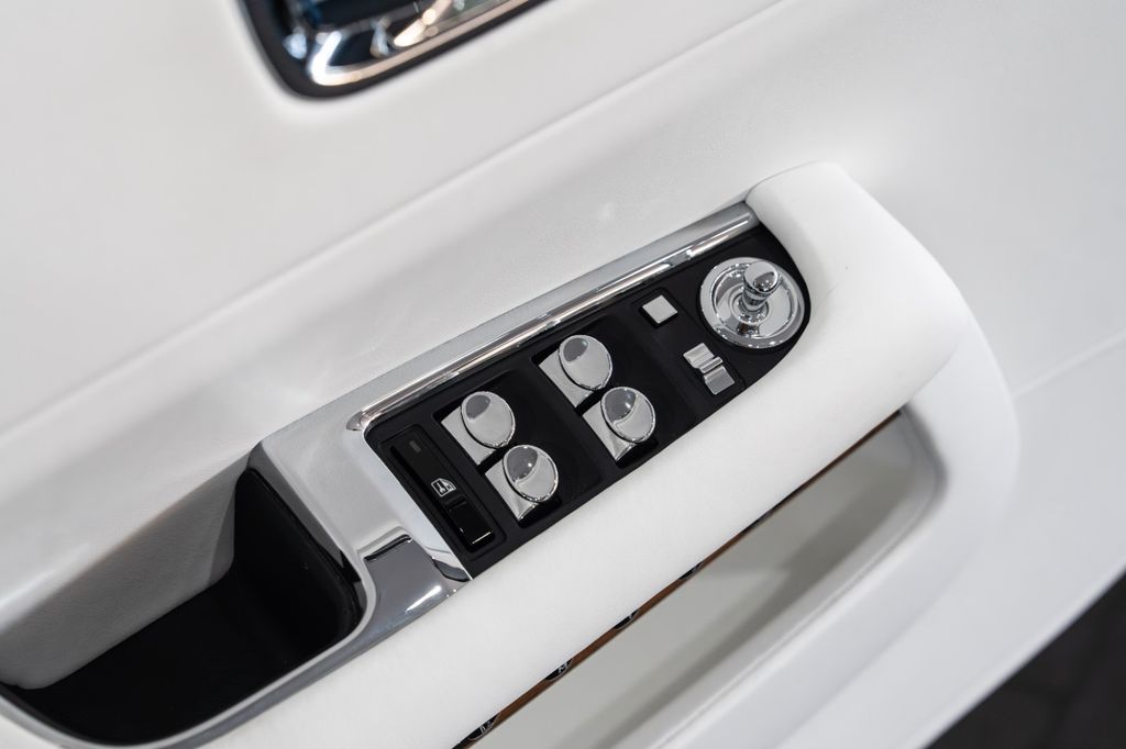 Rolls-Royce Dawn 2016