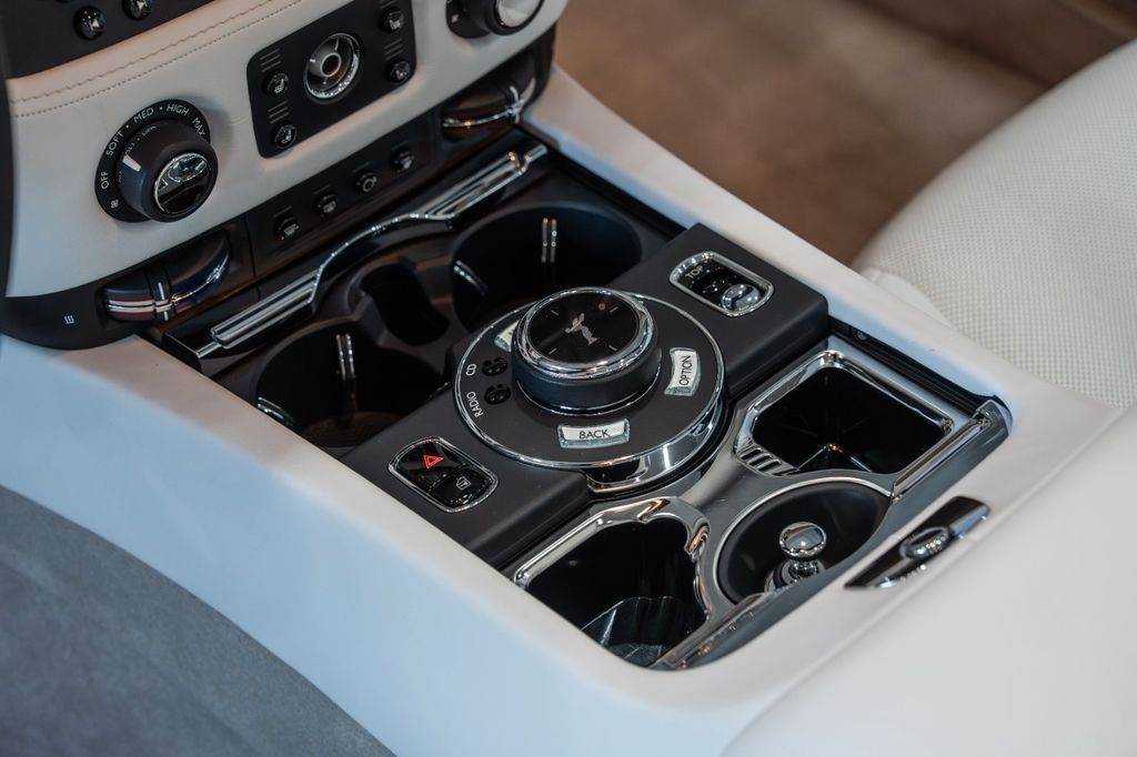 Rolls-Royce Dawn 2016