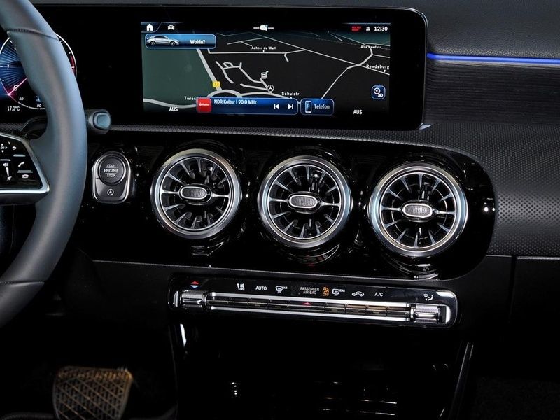 Mercedes-Benz A 180 2025