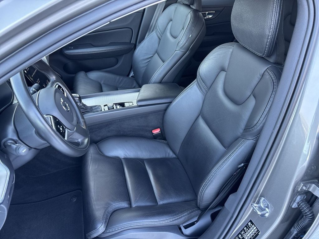 Volvo V60 Cross Country 2021