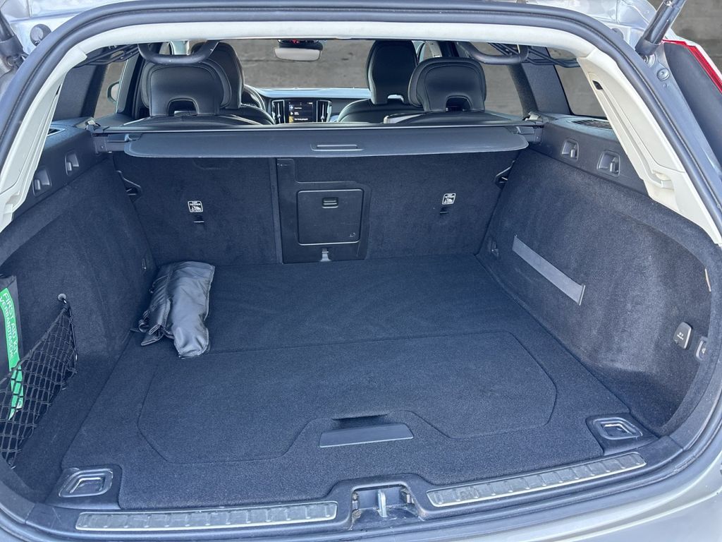 Volvo V60 Cross Country 2021