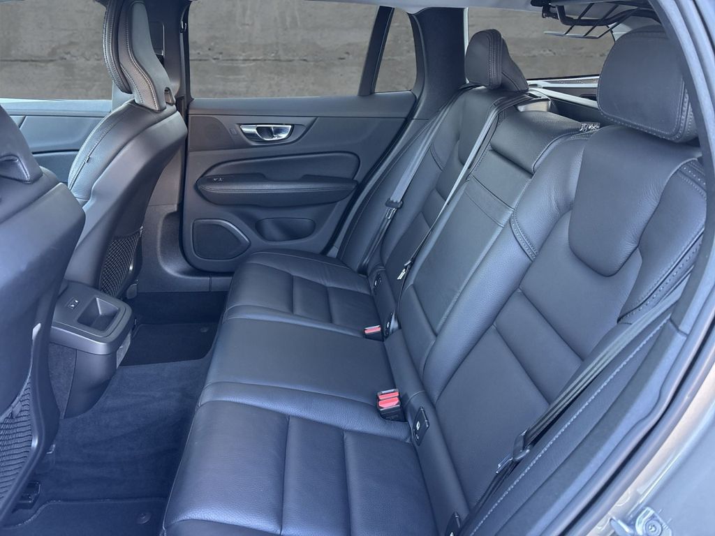 Volvo V60 Cross Country 2021