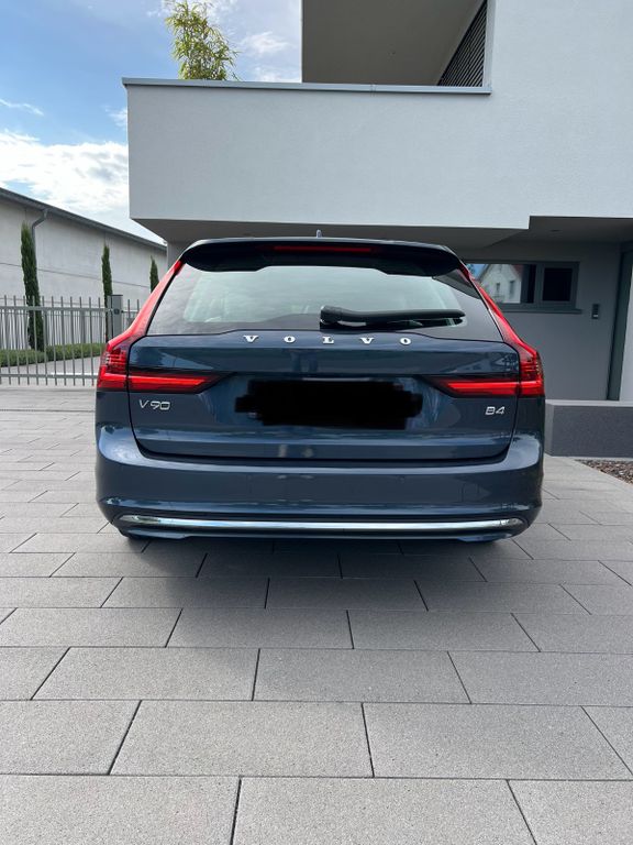 Volvo V90 2023