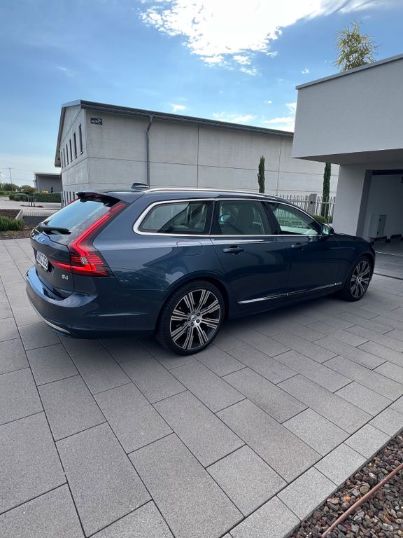 Volvo V90 2023