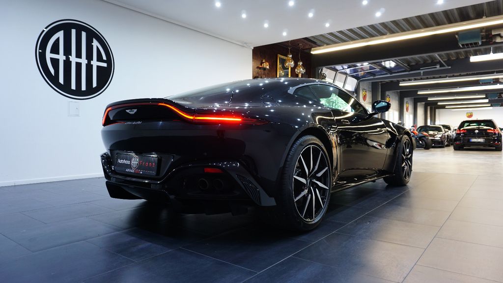 Aston Martin V8 Vantage 2021