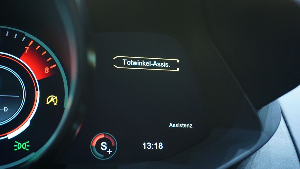 Aston Martin V8 Vantage 2021