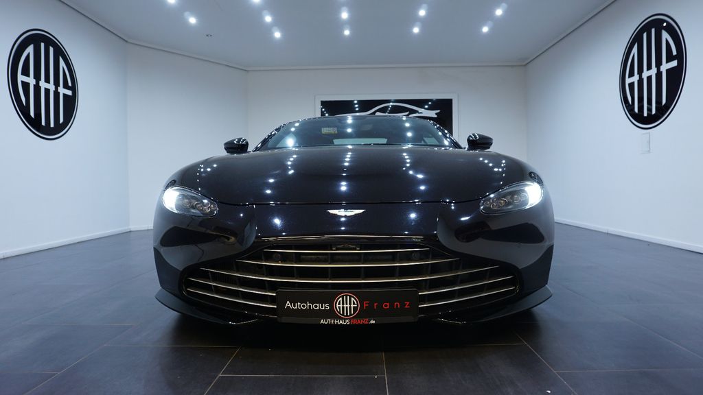 Aston Martin V8 Vantage 2021