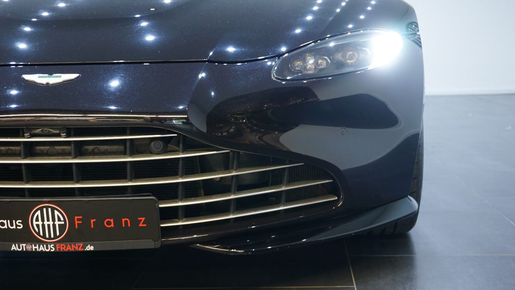 Aston Martin V8 Vantage 2021