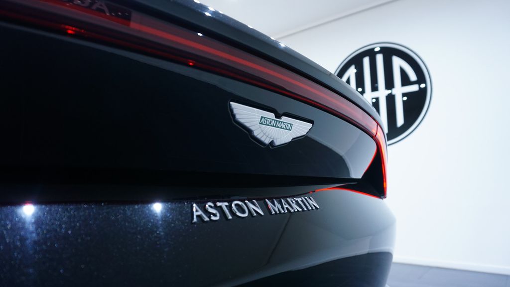 Aston Martin V8 Vantage 2021