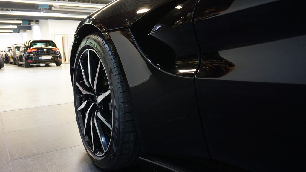 Aston Martin V8 Vantage 2021