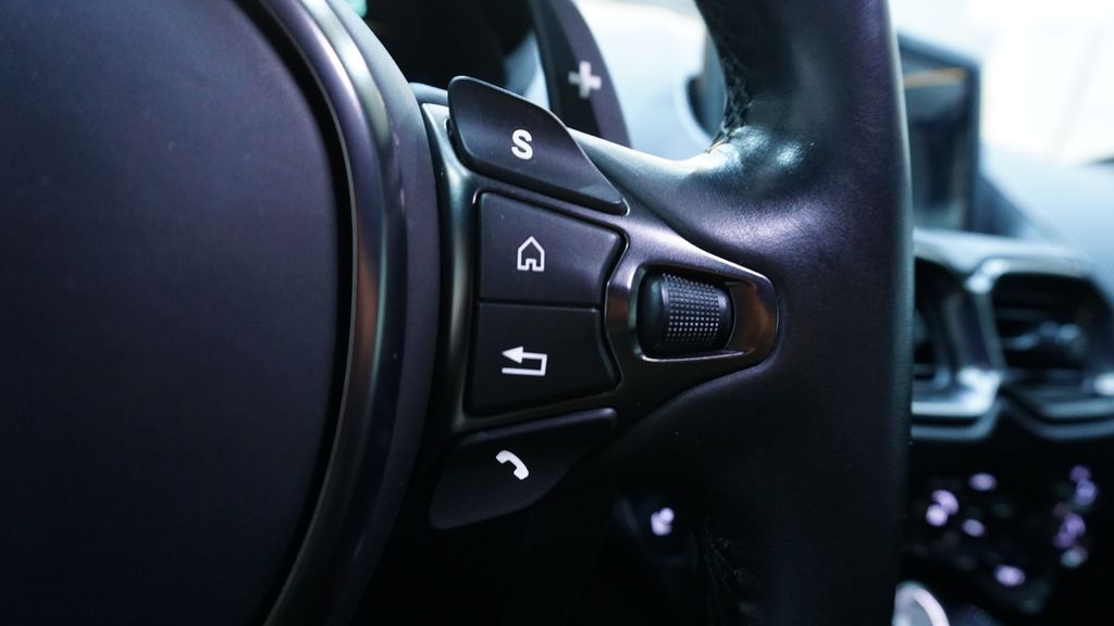 Aston Martin V8 Vantage 2021