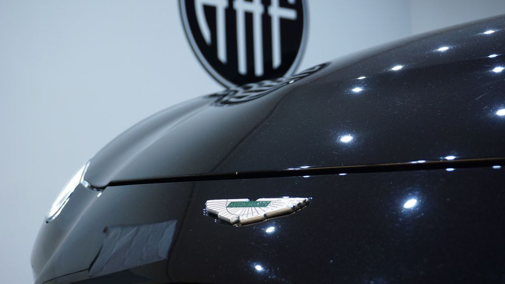 Aston Martin V8 Vantage 2021