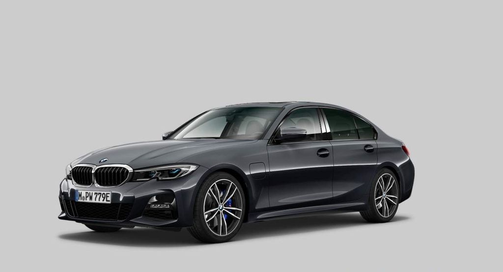 BMW 330 2021