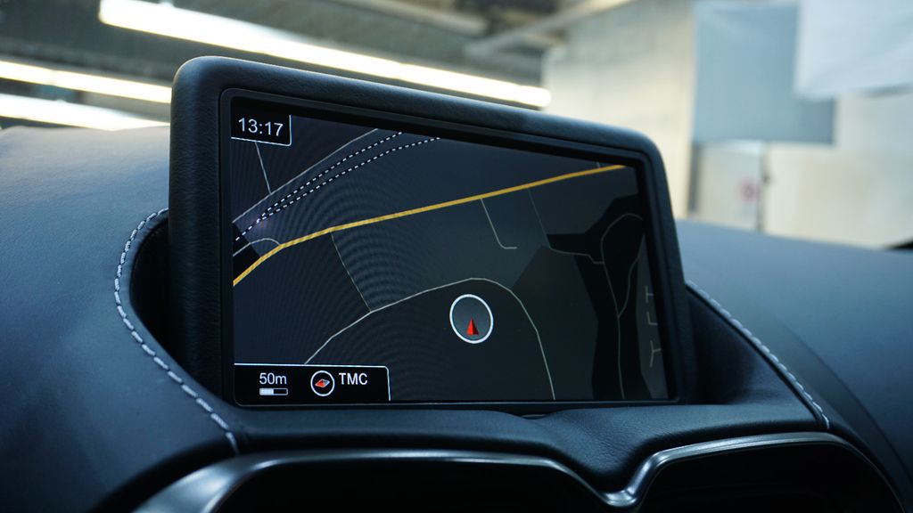 Aston Martin V8 Vantage 2021