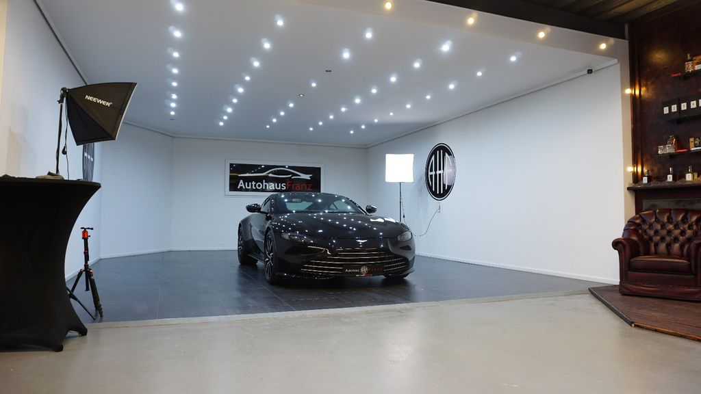 Aston Martin V8 Vantage 2021