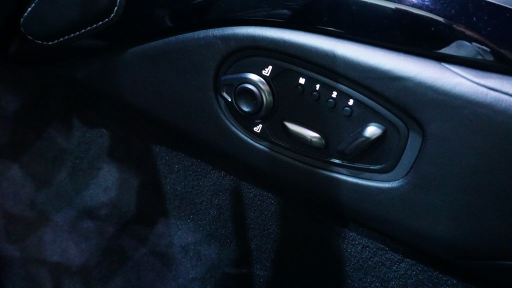 Aston Martin V8 Vantage 2021