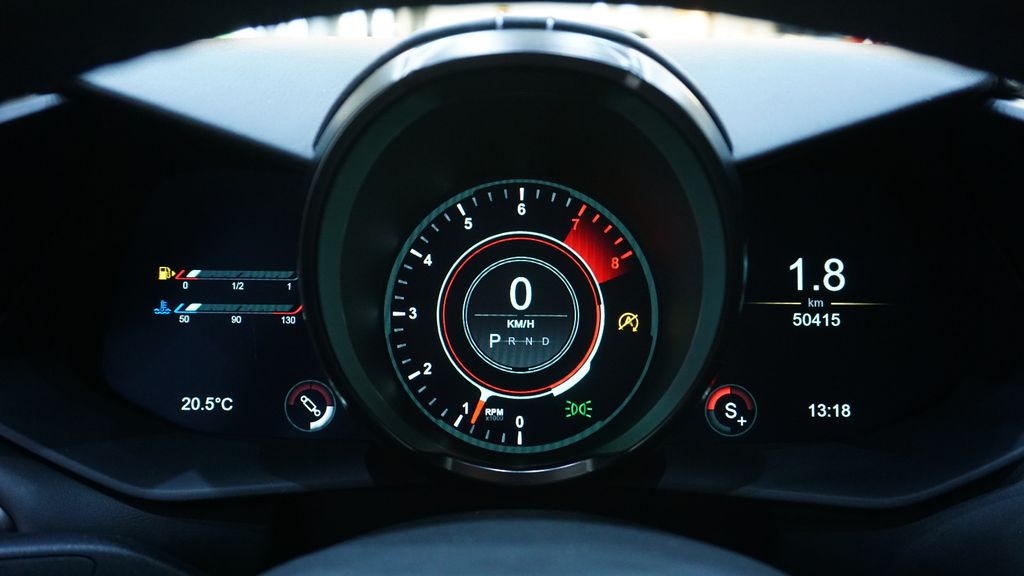 Aston Martin V8 Vantage 2021