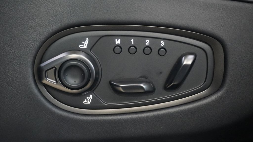 Aston Martin DBX 2023