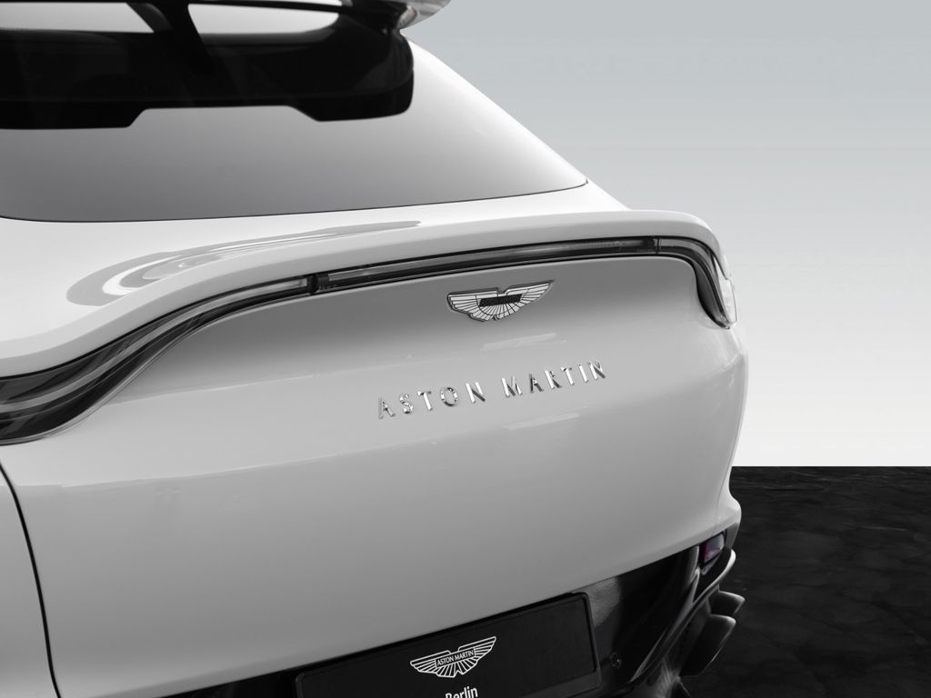 Aston Martin DBX 2024