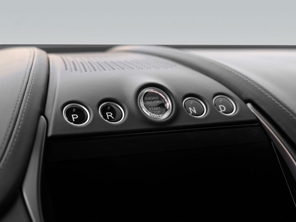 Aston Martin DBX 2024